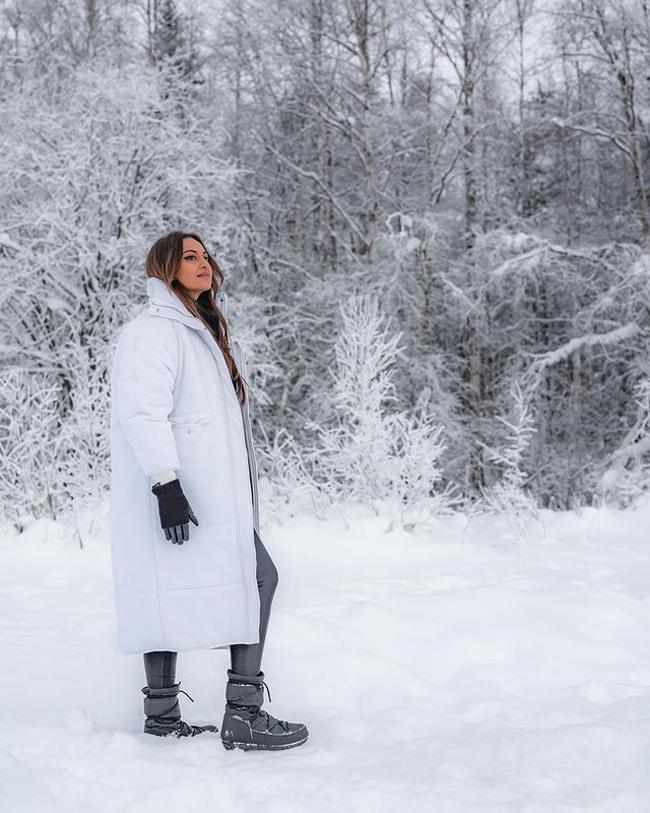 Sonakshi Sinha Loving The Snow In Oslo