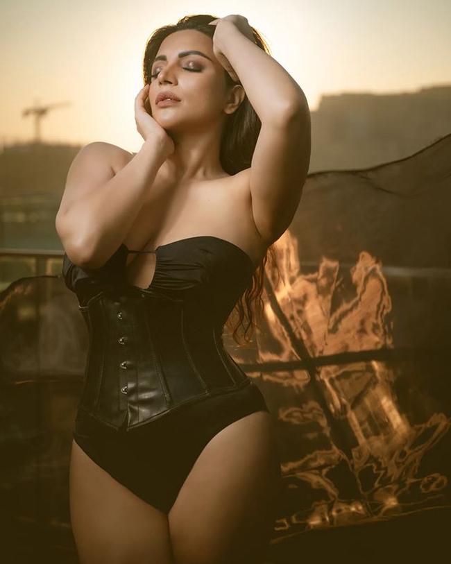Shama Sikander Flaunts Her Curves In Black