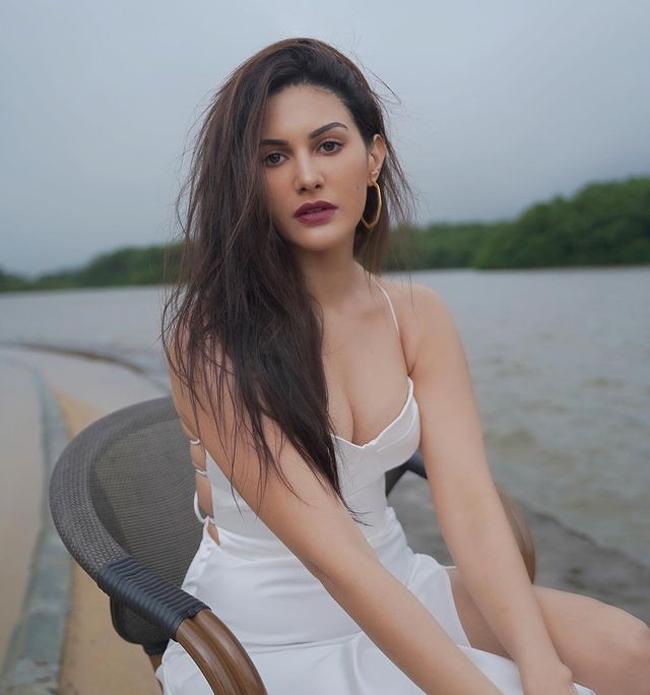 Amyra Dastur Flaunts Her Beauty In White