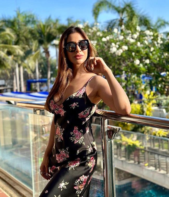 Gorgeous Looks Of Sophie Choudry