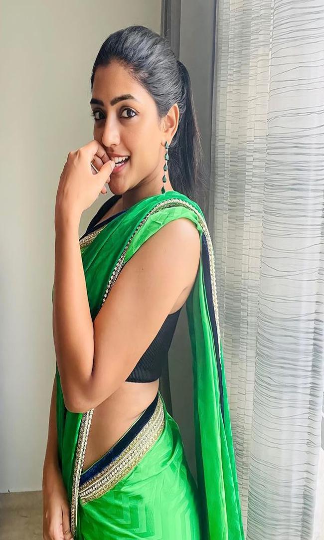 Staggering Look Of Eesha Rebba In Trendy Outfit