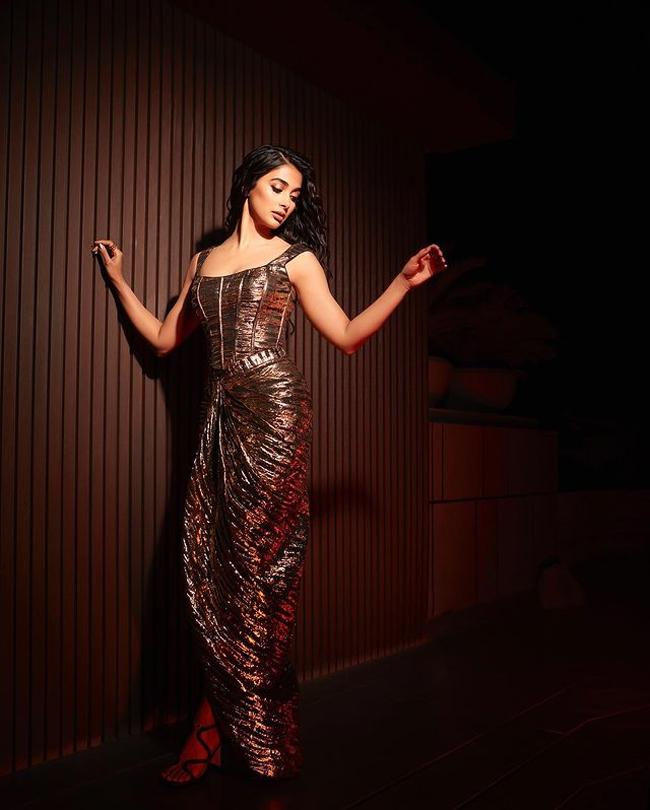 Pooja Hegde Stylish Clicks In Mumbai