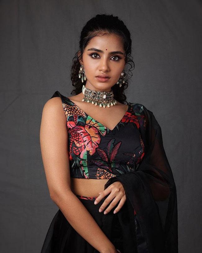 Anupama Parameswaran Stunning Looks In Shiny Black