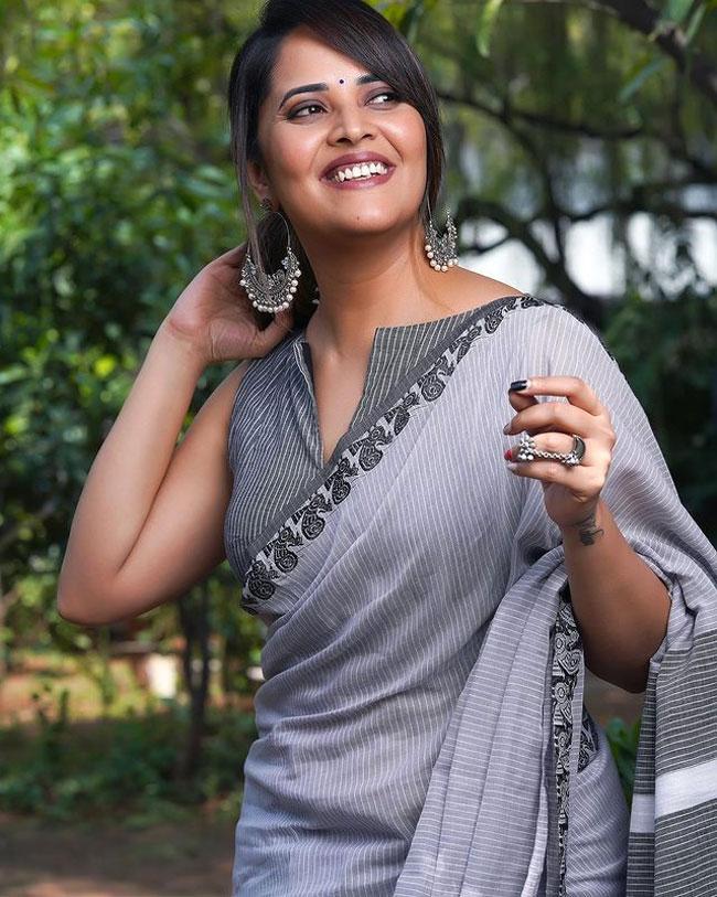 Delightful Clicks Of Anasuya Bharadwaj In Saree
