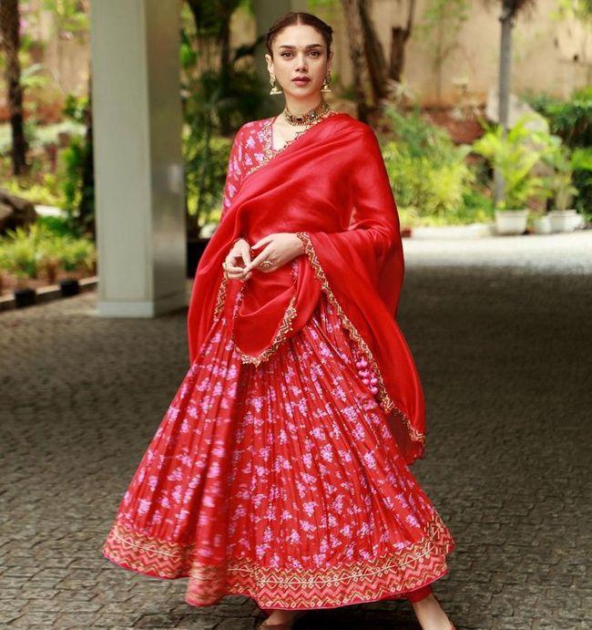 Alluring Looks Of Aditi Rao Hydari In Floral Saree