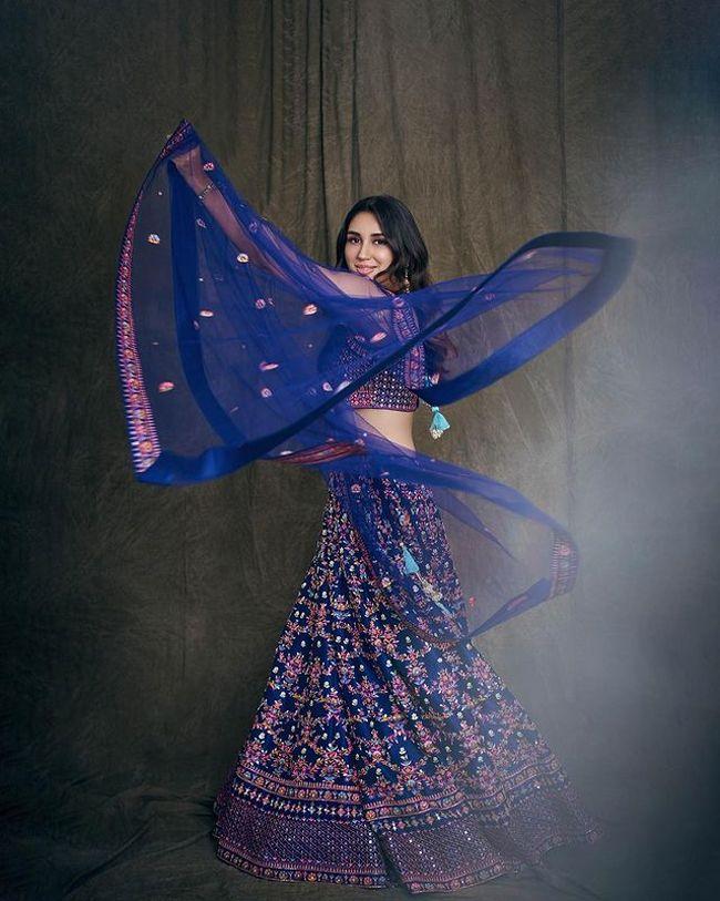 Enchanting Pics Of Nikita Dutta In Shiny Black Outfit