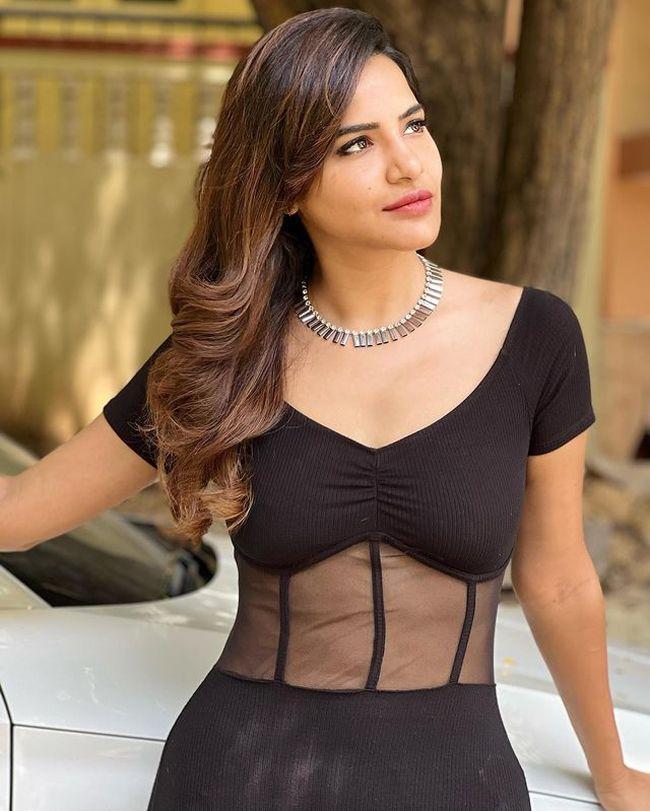 Alluring Clicks Of Ashu Reddy In Black Outfit