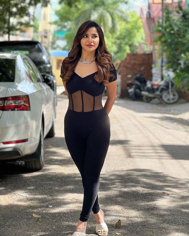Alluring Clicks Of Ashu Reddy In Black Outfit