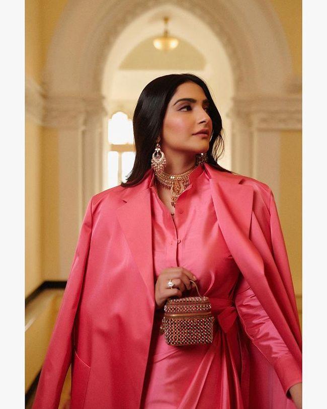 Sonam Kapoor Flaunts Her Fashion Sense