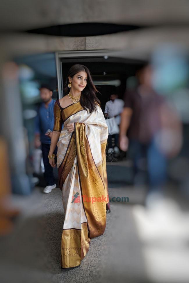 Pooja Hegde Papped In Hyderabad