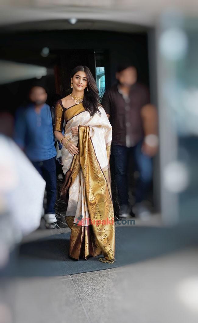 Pooja Hegde Papped In Hyderabad