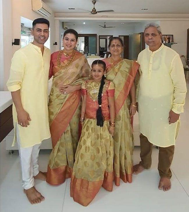 Actress Sangeetha Latest Photos With Her Family | Actress Sangeetha Latest Photos With Her Family | Tupaki Telugu