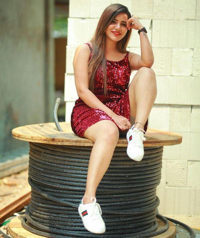 Ashu Reddy Mesmerising Clicks