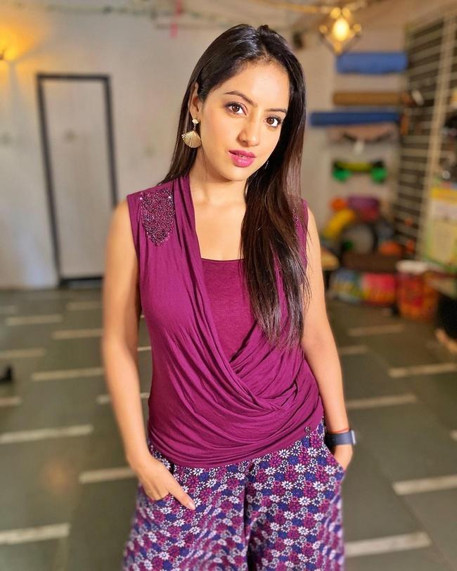Deepika Singh Goyal Looking Awesome in Pink Outfit