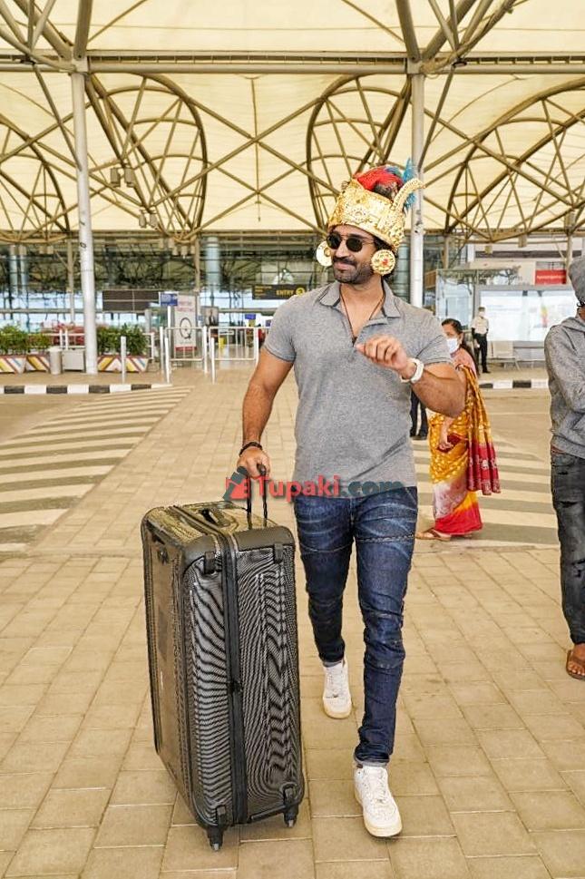 Aadhi Pinishetty Papped at Hyderabad Airport