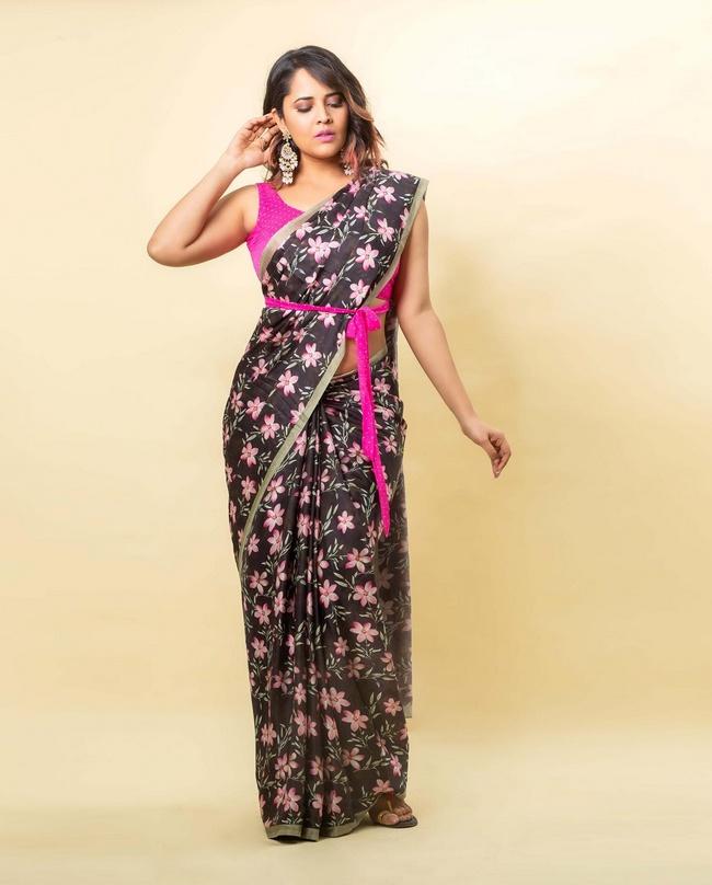 Anasuya Bharadwaj Gorgeous Looks in Floral Black Saree