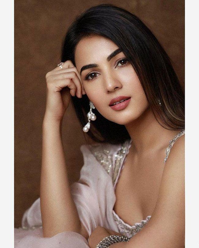 Cute And Adorable Looks Of Sonal Chauhan