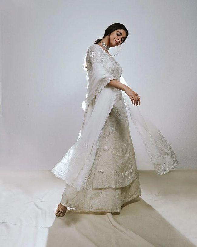 Keerthry suresh Mesmerises With Her Gorgeousness In White