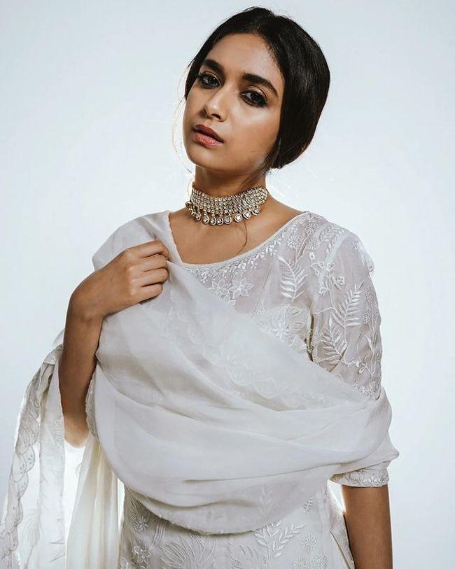 Keerthry suresh Mesmerises With Her Gorgeousness In White