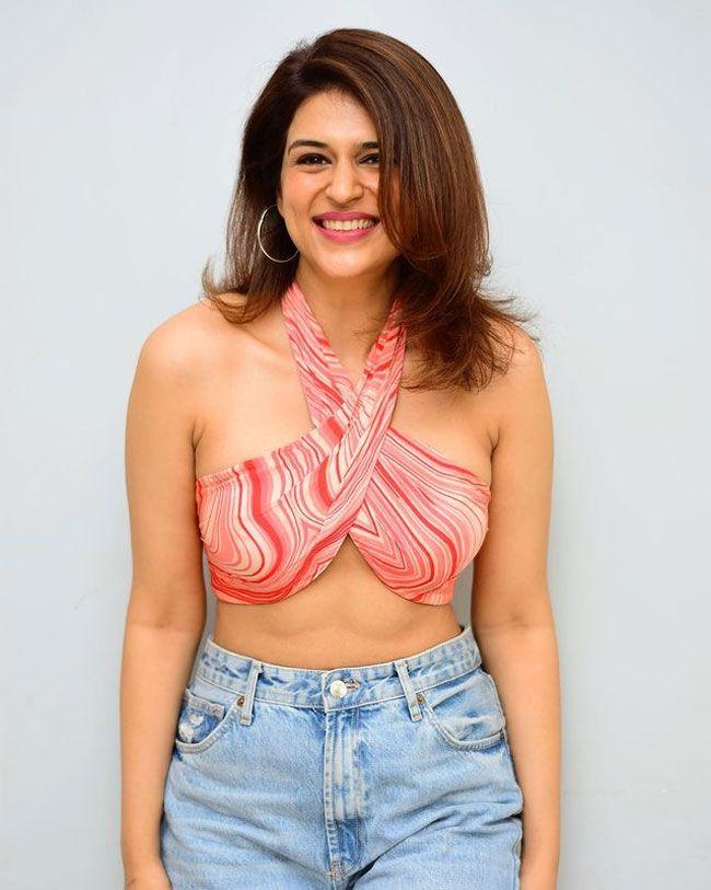 Appealing Poses Of Shraddha Das In Thigh-Slit Dress