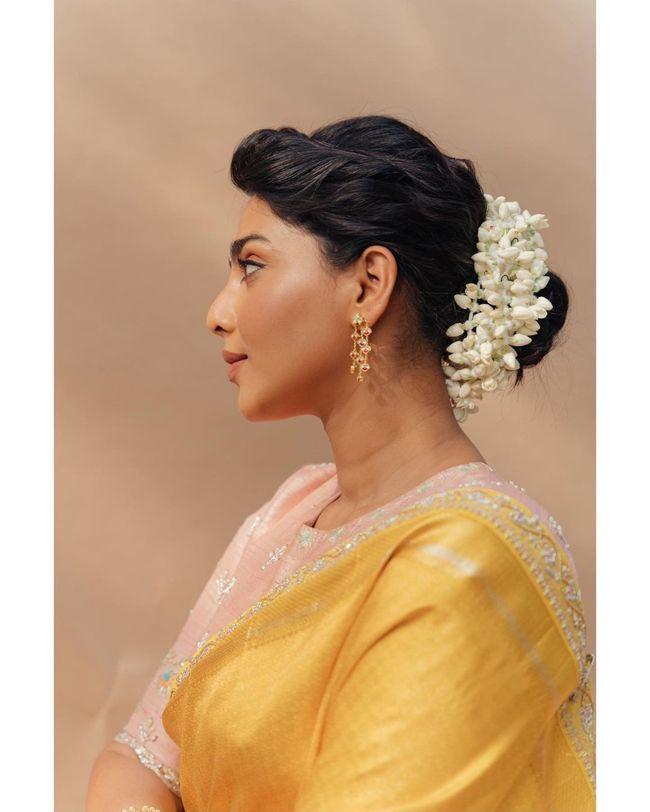 Aishwarya Lekshmi Lovely Looks In Traditional Saree