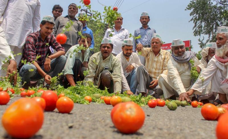 किसान आंदोलन का चौथा दिन: कुछ जगहों पर सब्ज़ियों और फलों के दाम में हुई बढ़ोतरी