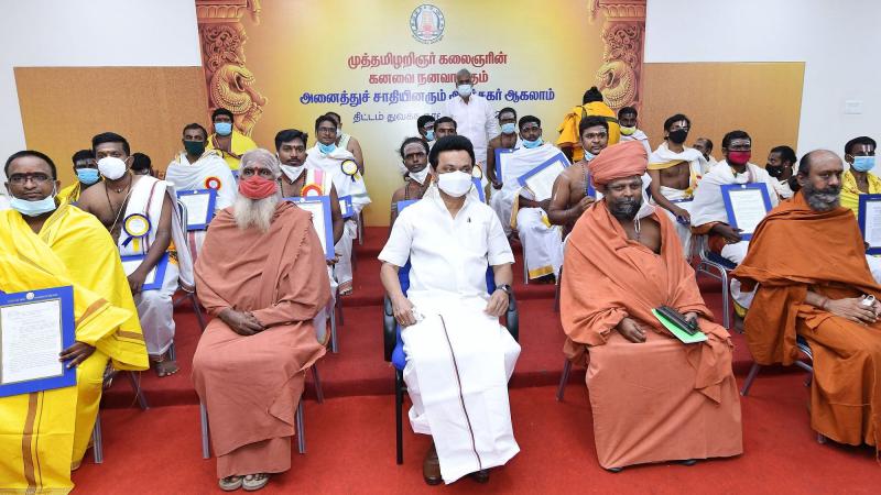 All castes are priests .... a series of journeys of anti-caste tradition Article By Saithai Jey. Book Day is Branch of Bharathi Puthakalayam.