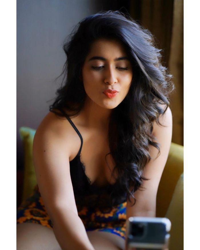 10 Jaw Dropping Latest Pics Of Nikita Sharma Latest Andhra