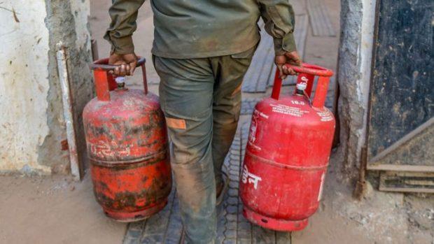 No LPG subsidy to households, Rs 200 LPG dole limited to Ujjwala  beneficiaries | udayavani