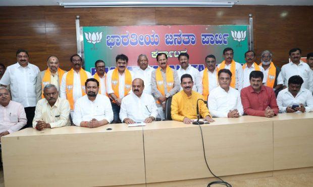 Former Cong leader, actor-turned-politician & ex-bureaucrat join BJP in poll-bound Karnataka | udayavani