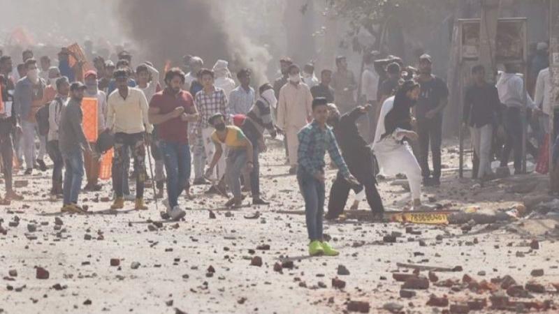 दिल्ली हिंसा: व्यक्ति की मौत, भीड़ का जन्म