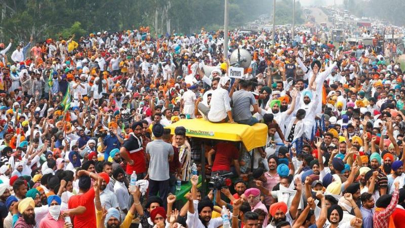 दिल्ली: बुराड़ी जाने से किसानों का इनकार, सिंघु बॉर्डर पर डाला डेरा