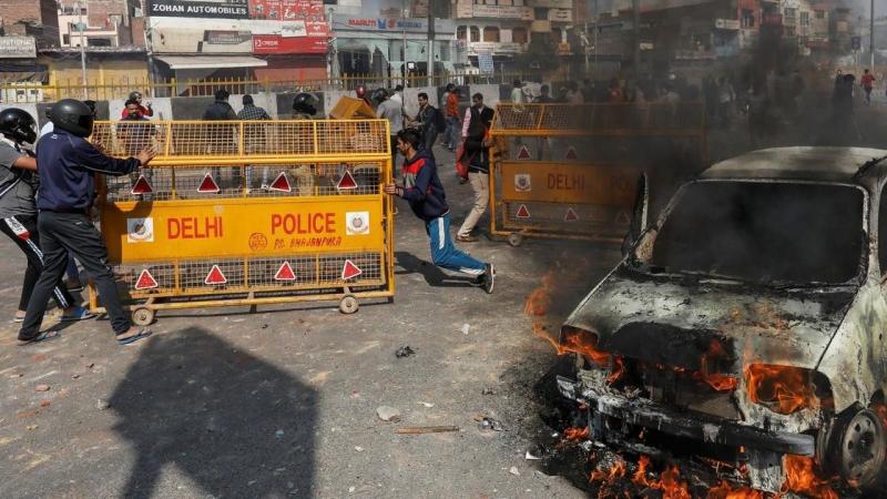 दिल्ली हिंसा : किसी को गिरफ़्तार क्यों नहीं किया है पुलिस ने?