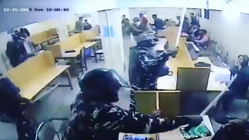 जामिया छात्रों ने जारी किया लाइब्रेरी में पुलिस 'बरर्बरता' का वीडियो