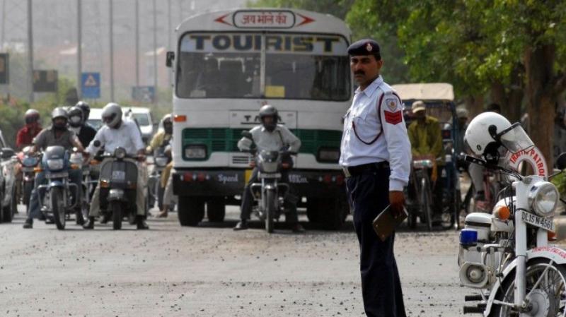 नए मोटर व्हीकल एक्ट के विरोध में दिल्ली में हड़ताल, कई स्कूल बंद