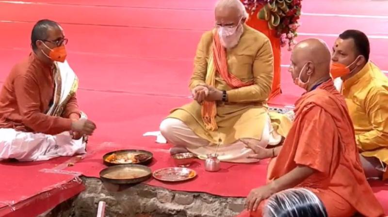 राम मंदिर निर्माण: पीएम मोदी ने रखी नींव, बोले- सबका विकास ज़रूरी