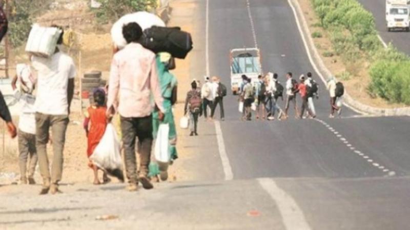 यूपी सरकार की बस ने घर लौटते मज़दूरों को कुचला, 6 की मौत, दो घायल