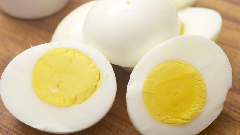दो अंडे के 1700 रुपये, सोशल मीडिया पर आये फ़नी रिएक्शन
