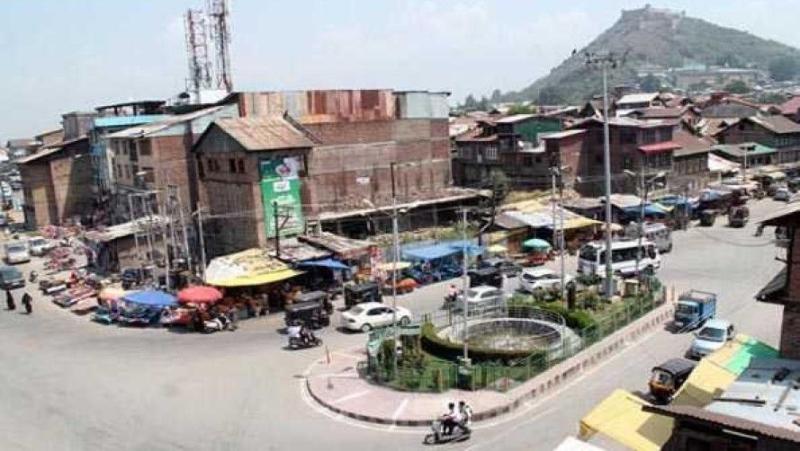 कश्मीर पर प्रोपेगेंडा फैला रहा विदेशी मीडिया, पूरी आज़ादी: पुलिस अफ़सर