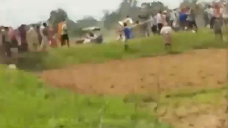 सोनभद्र वीडियो: गोलियों से गिरते रहे लोग, डंडों से पीटते रहे बदमाश