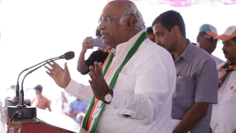 कर्नाटक: राज्यसभा चुनाव से पहले कांग्रेस नेता मल्लिकार्जुन खड़गे, बेटे को धमकियां
