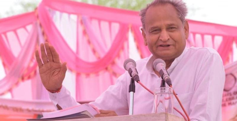 राजस्थान: राज्यपाल से मिले गहलोत, 102 विधायकों के समर्थन का दावा 
