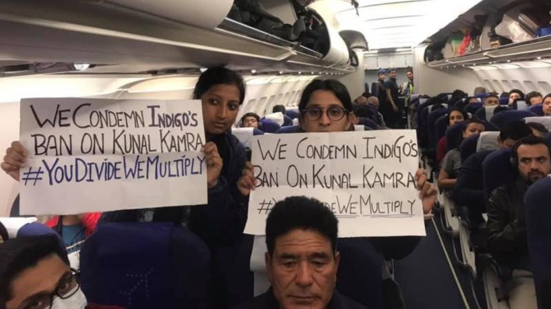 कुनाल कामरा पर इंडिगो के प्रतिबंध के ख़िलाफ़ फ्लाइट में यात्रियों का प्रदर्शन