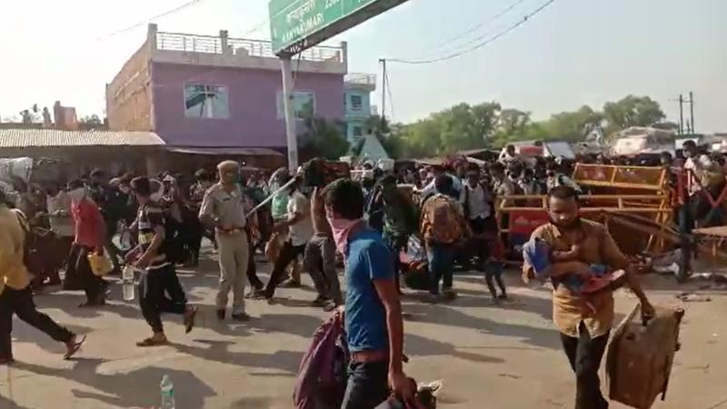 ख़तरा: प्रवासियों के आने से गांवों में बढ़ रहा कोरोना का संक्रमण