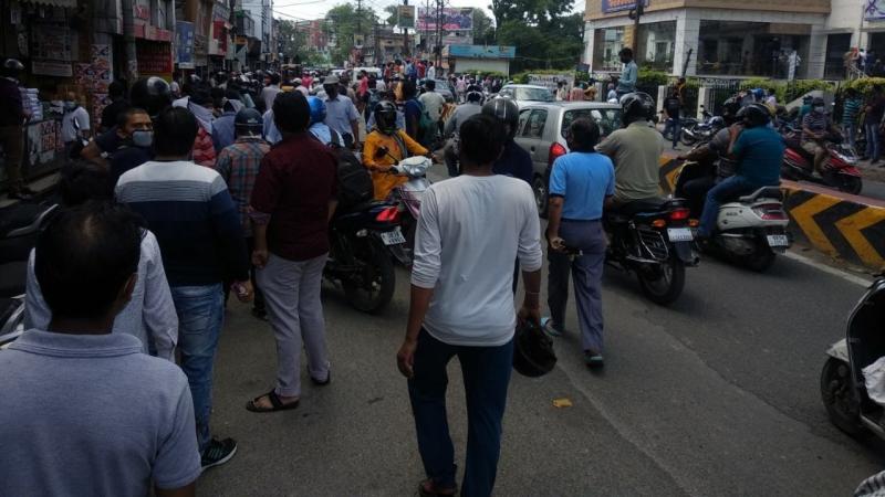 कोरोना: अहमदाबाद, सूरत में स्थिति बिगड़ी, एक हफ़्ते तक पूरी तरह लॉकडाउन