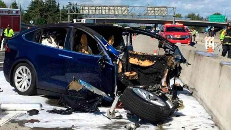 धर्मसंकट : हादसा होने पर बिना ड्राइवर की कार किसको बचाए?