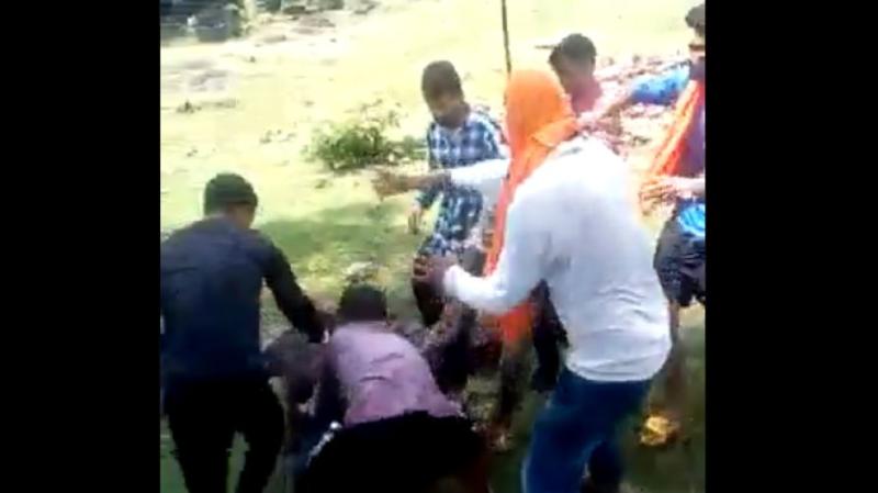 जम्मू: गो रक्षकों ने मुसलिम चरवाहे को बुरी तरह पीटा, वीडियो वायरल 