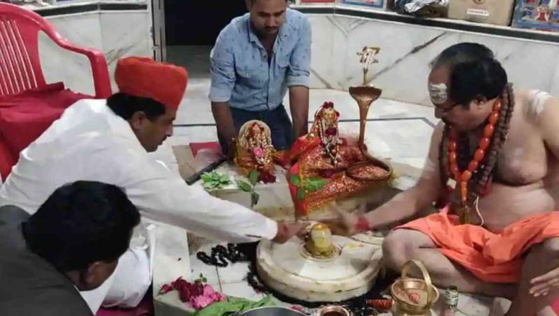 राजस्थान के मंत्री सालेह मोहम्मद ने की शिव की पूजा