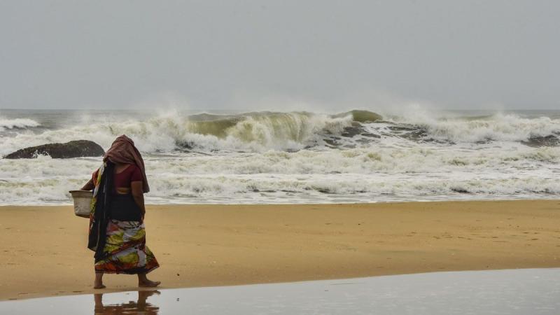 तबाही मचाने वाले चक्रवाती तूफान पर पश्चिम बंगाल में हो रही है राजनीति