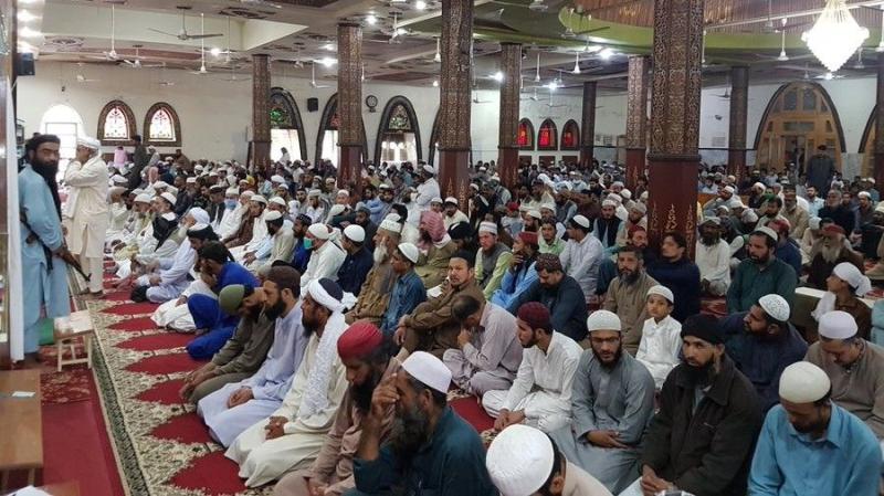 कोरोना: पाक में जुमे की नमाज़ पर मसजिदों में भीड़, रमज़ान में लोगों को कैसे संभालेंगे इमरान?